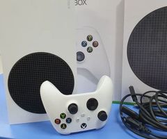 Игровая приставка Microsoft Xbox Series S 512 ГБ SSD, без игр