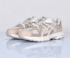 женские кроссовки Asics